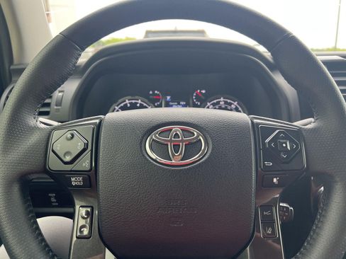 Used 2020 Toyota 4Runner TRD Off-Road Premium AWD/4WD image 27