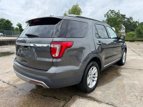 Used 2017 Ford Explorer XLT w/ Equipment Group 201A FWD image 5