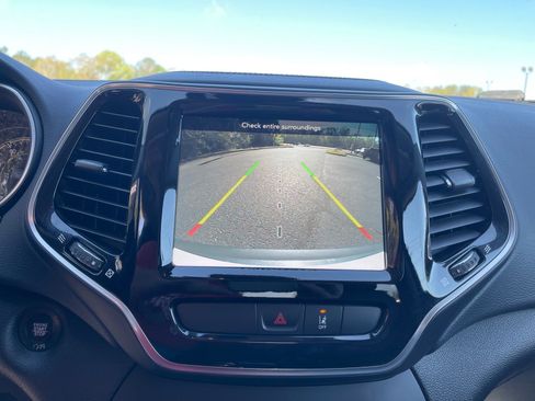 Used 2022 Jeep Cherokee Limited image 6