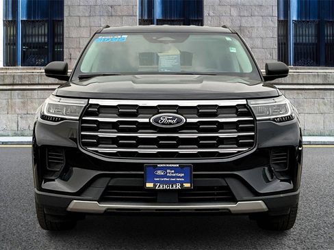 Certified 2025 Ford Explorer Active image 3