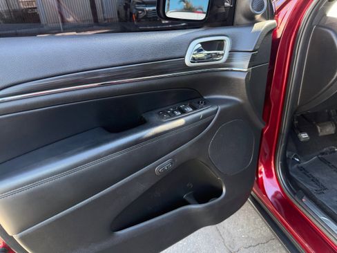 Used 2021 Jeep Grand Cherokee Limited image 23