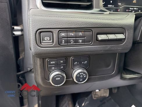 Used 2024 GMC Yukon XL Denali AWD/4WD image 17