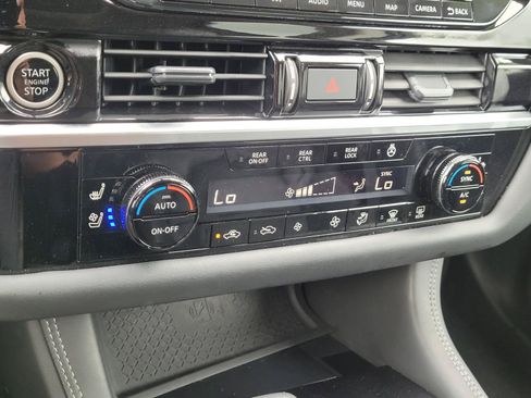Used 2024 Nissan Pathfinder Platinum FWD image 29