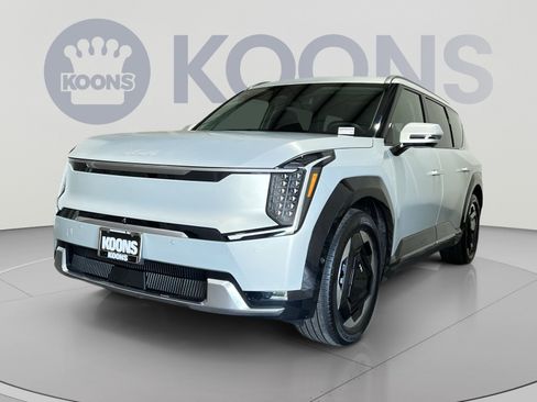 Used 2024 Kia EV9 Land AWD/4WD image 1