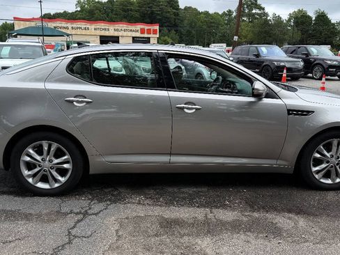 Used 2012 Kia Optima EX w/ Premium Pkg FWD image 4