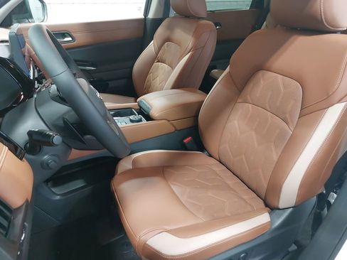 New 2026 Nissan Pathfinder Platinum AWD/4WD image 16