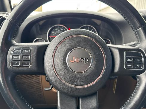 Used 2014 Jeep Wrangler Unlimited Sahara w/ Connectivity Group AWD/4WD image 22