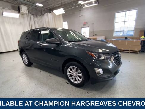 Used 2019 Chevrolet Equinox LS w/ LS Convenience Package FWD image 2