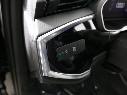 Used 2024 Audi Q3 2.0T Premium image 14