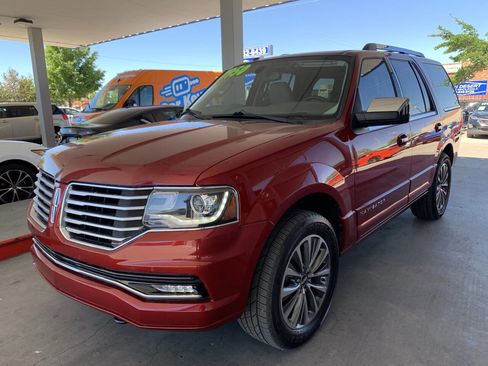 Used 2017 Lincoln Navigator Select AWD/4WD image 3