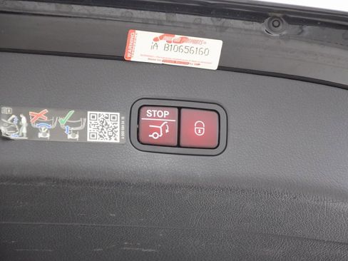 Used 2023 Mercedes-Benz GLC 300 image 32