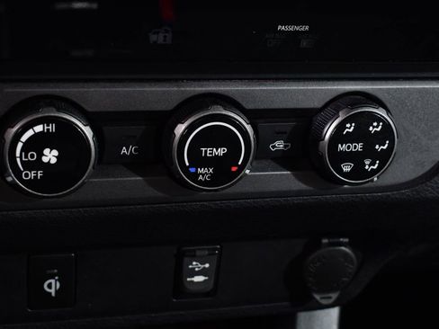 Used 2017 Toyota Tacoma TRD Off-Road w/ Tow Package (A/T) AWD/4WD image 27