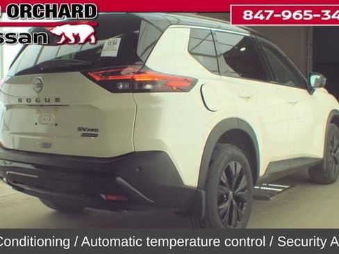 Used 2023 Nissan Rogue SV w/ SV Premium B Package image 6