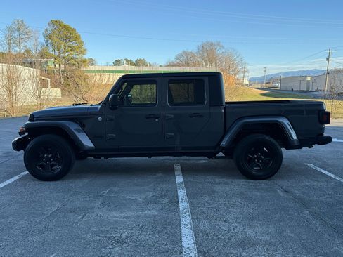 Used 2021 Jeep Gladiator Sport image 8