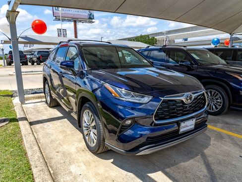New 2026 Toyota Highlander Platinum AWD/4WD image 4