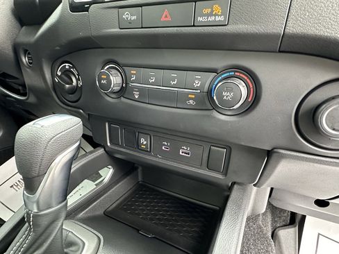 Used 2024 Nissan Frontier SV w/ Technology Package image 14