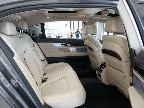 Used 2018 BMW 750i xDrive AWD/4WD image 15