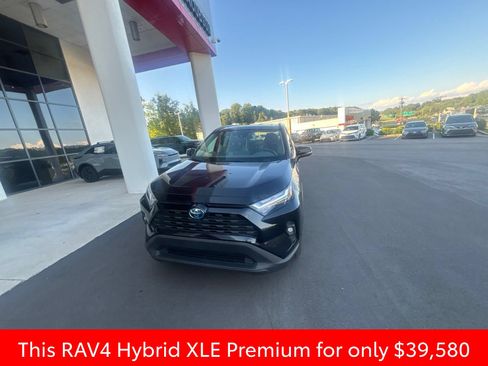 Used 2023 Toyota RAV4 XLE Premium AWD/4WD image 18
