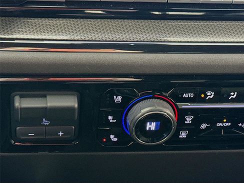 Used 2025 Chevrolet Silverado 1500 ZR2 w/ Technology Package image 15