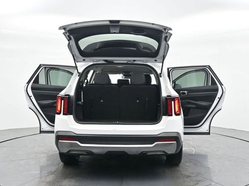 Used 2024 Kia Sorento S image 43