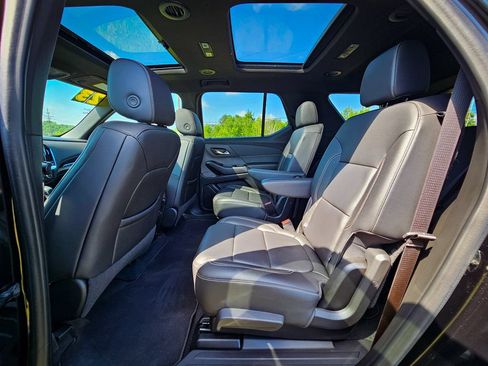 Used 2023 Chevrolet Traverse LT w/ LT Premium Package AWD/4WD image 37