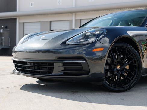 Used 2020 Porsche Panamera image 30