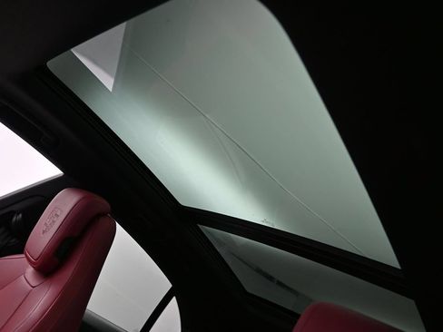 Certified 2025 Porsche Macan Electric RWD image 11