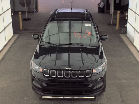 Used 2022 Jeep Compass Limited w/ Sun and Sound Group AWD/4WD image 2