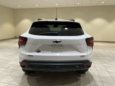 Used 2025 Chevrolet Trax RS FWD image 4