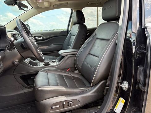 Used 2020 GMC Acadia Denali w/ Technology Package FWD image 12