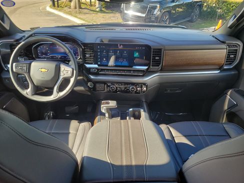 Used 2025 Chevrolet Silverado 1500 High Country image 16