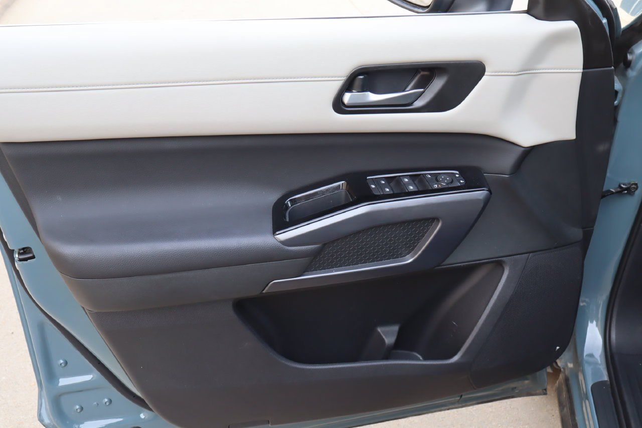 Used 2026 Nissan Pathfinder SL FWD image 21