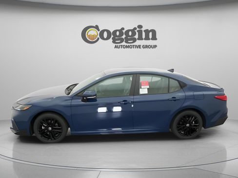 New 2026 Toyota Camry SE FWD image 5