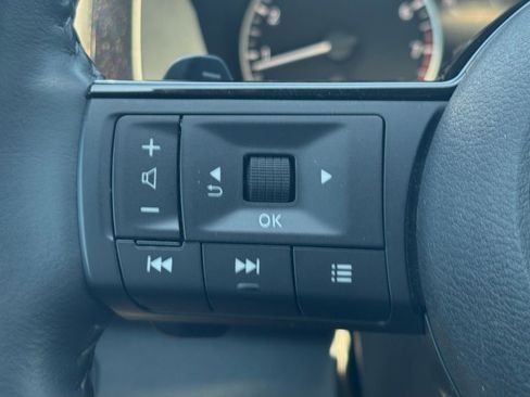 Used 2024 Nissan Pathfinder SL AWD/4WD image 18