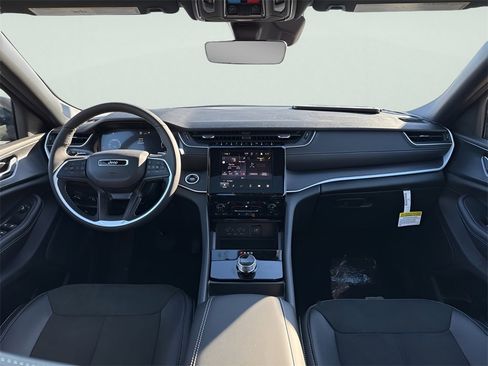New 2025 Jeep Grand Cherokee L Altitude image 15