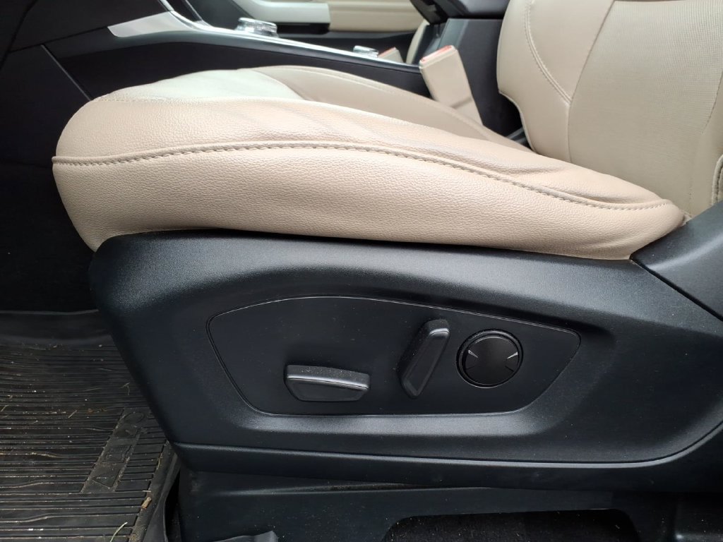 Used 2023 Ford Explorer Limited w/ Limited Technology Package AWD/4WD image 16