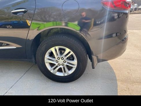 Used 2018 Buick Enclave Essence image 11