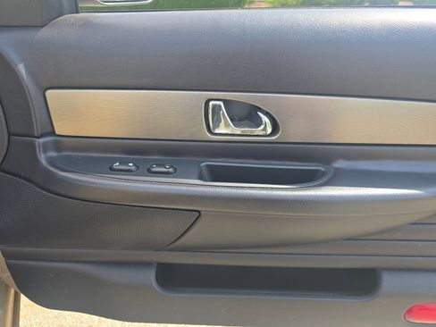 Used 2005 Ford Thunderbird RWD image 15