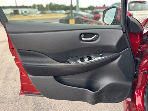 Used 2018 Nissan Leaf SV w/ SV Technology Package FWD image 15