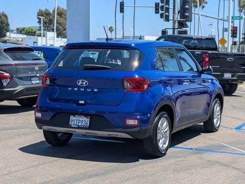 Used 2025 Hyundai Venue SE image 4