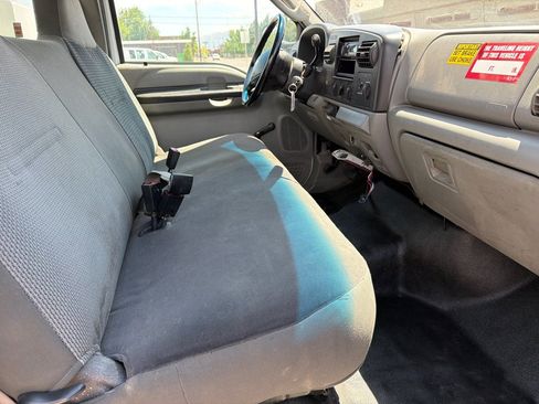 Used 2006 Ford F450 2WD Regular Cab Super Duty image 13