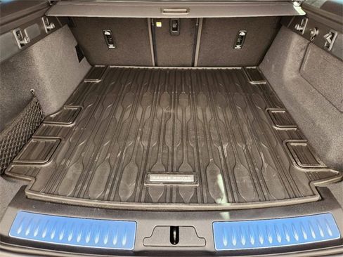 New 2025 Land Rover Range Rover Velar Dynamic SE image 31