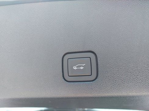 Used 2025 Cadillac XT6 Premium Luxury w/ Technology Package image 16