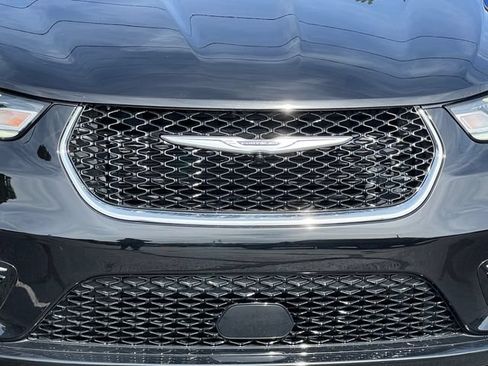 Used 2024 Chrysler Pacifica Limited FWD image 47