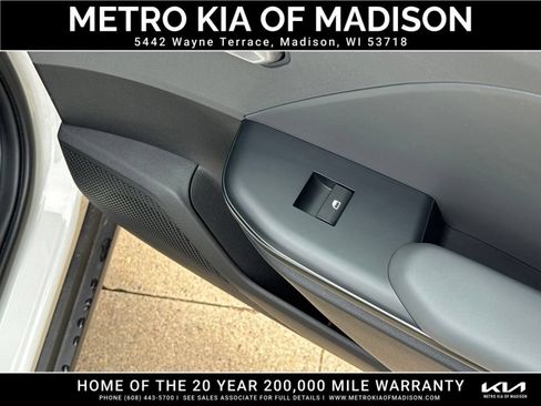 Used 2025 Kia K4 FWD image 35