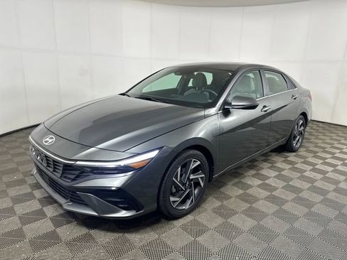 Certified 2025 Hyundai Elantra Limited image 24