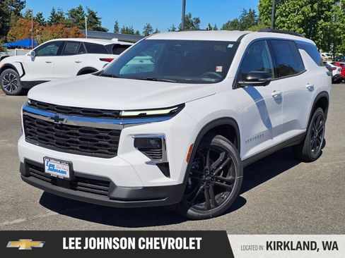 New 2026 Chevrolet Traverse LT w/ Driver Confidence Package AWD/4WD image 1