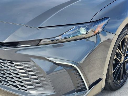 Used 2025 Toyota Camry SE w/ Convenience Package FWD image 9