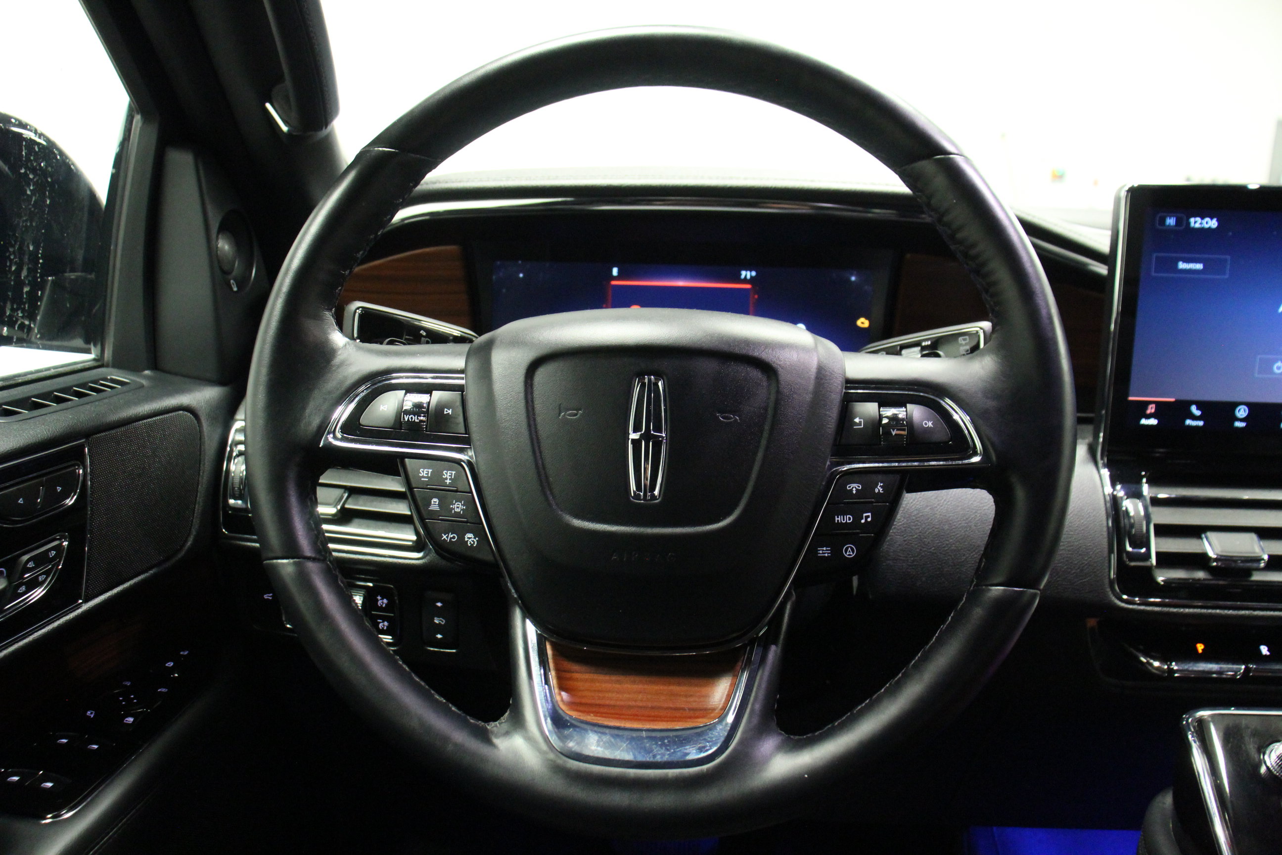 Used 2024 Lincoln Navigator Reserve AWD/4WD image 21