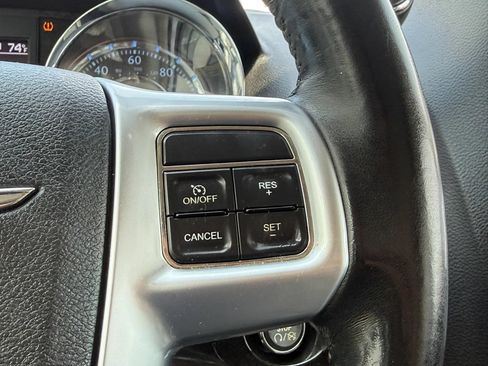 Used 2013 Chrysler Town & Country Limited w/ Luxury Group FWD image 30